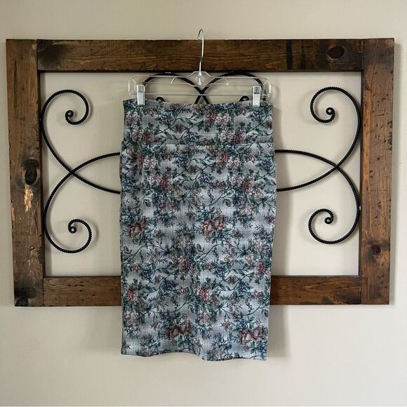 LulaRoe Cassie Floral Gray Pencil Skirt NWT Size M - Picture 1 of 11